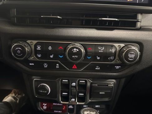 Used 2024 Jeep Wrangler Willys image 41