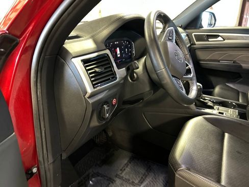 Used 2022 Volkswagen Atlas Cross Sport SE w/ Panoramic Sunroof Package image 16