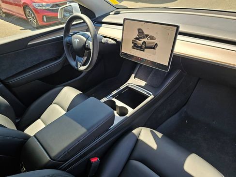 Used 2023 Tesla Model Y Long Range AWD/4WD image 29