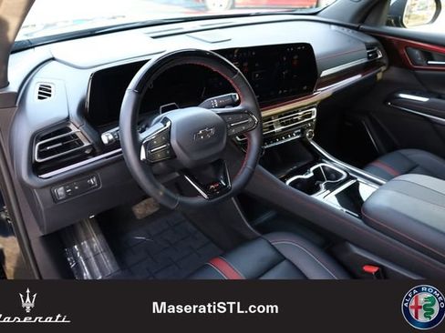 Used 2024 Chevrolet Traverse RS image 9