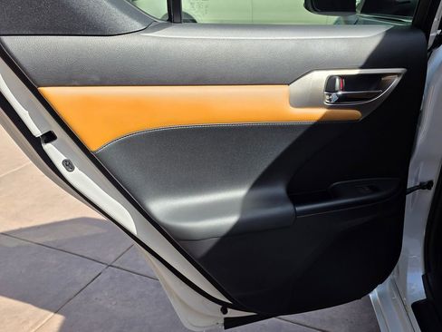 Used 2014 Lexus CT 200h image 27