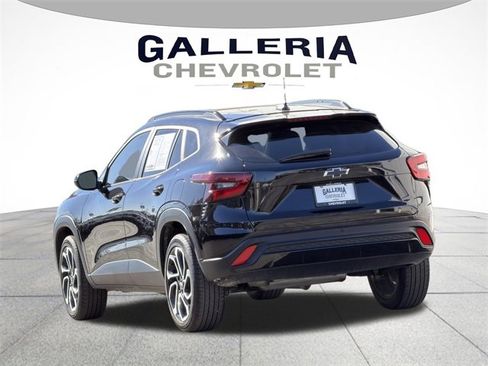 Certified 2025 Chevrolet Trax RS w/ Driver Confidence Package image 5