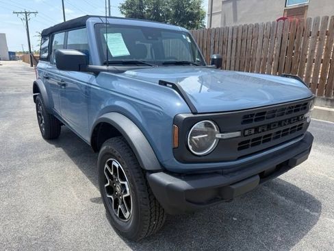 Used 2023 Ford Bronco 4-Door AWD/4WD image 3