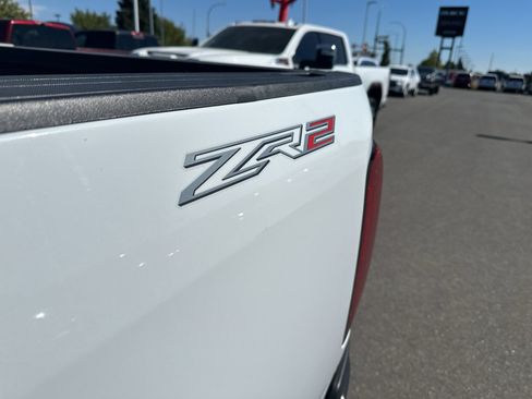 Used 2021 Chevrolet Colorado ZR2 w/ ZR2 Dusk Special Edition AWD/4WD image 11