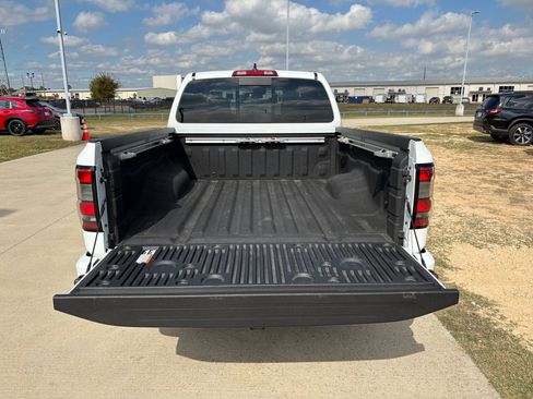 Used 2025 Nissan Frontier SV w/ SV Convenience Package image 26