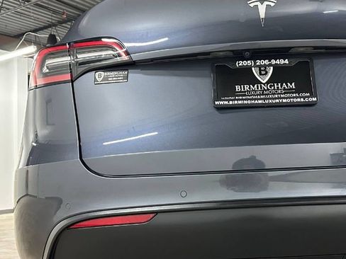 Used 2022 Tesla Model Y Long Range image 13