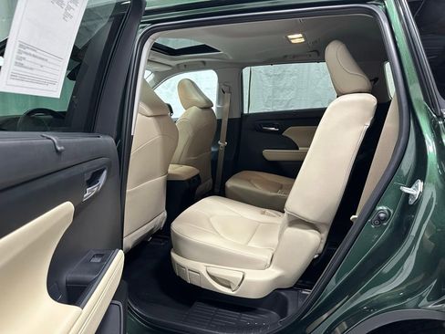 Used 2025 Toyota Highlander XLE image 47
