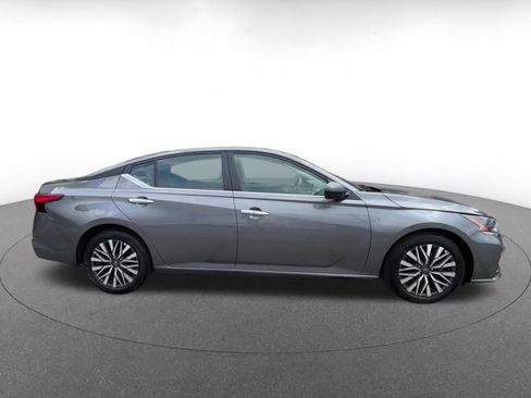 Used 2025 Nissan Altima 2.5 SV FWD image 16