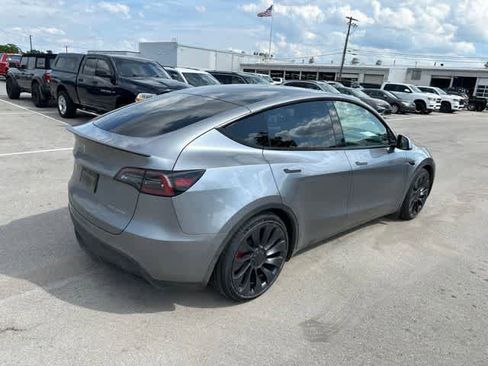Used 2024 Tesla Model Y Performance AWD/4WD image 21