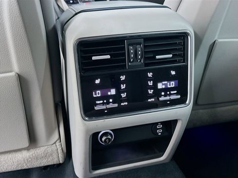 Certified 2023 Porsche Cayenne Platinum Edition AWD/4WD image 27