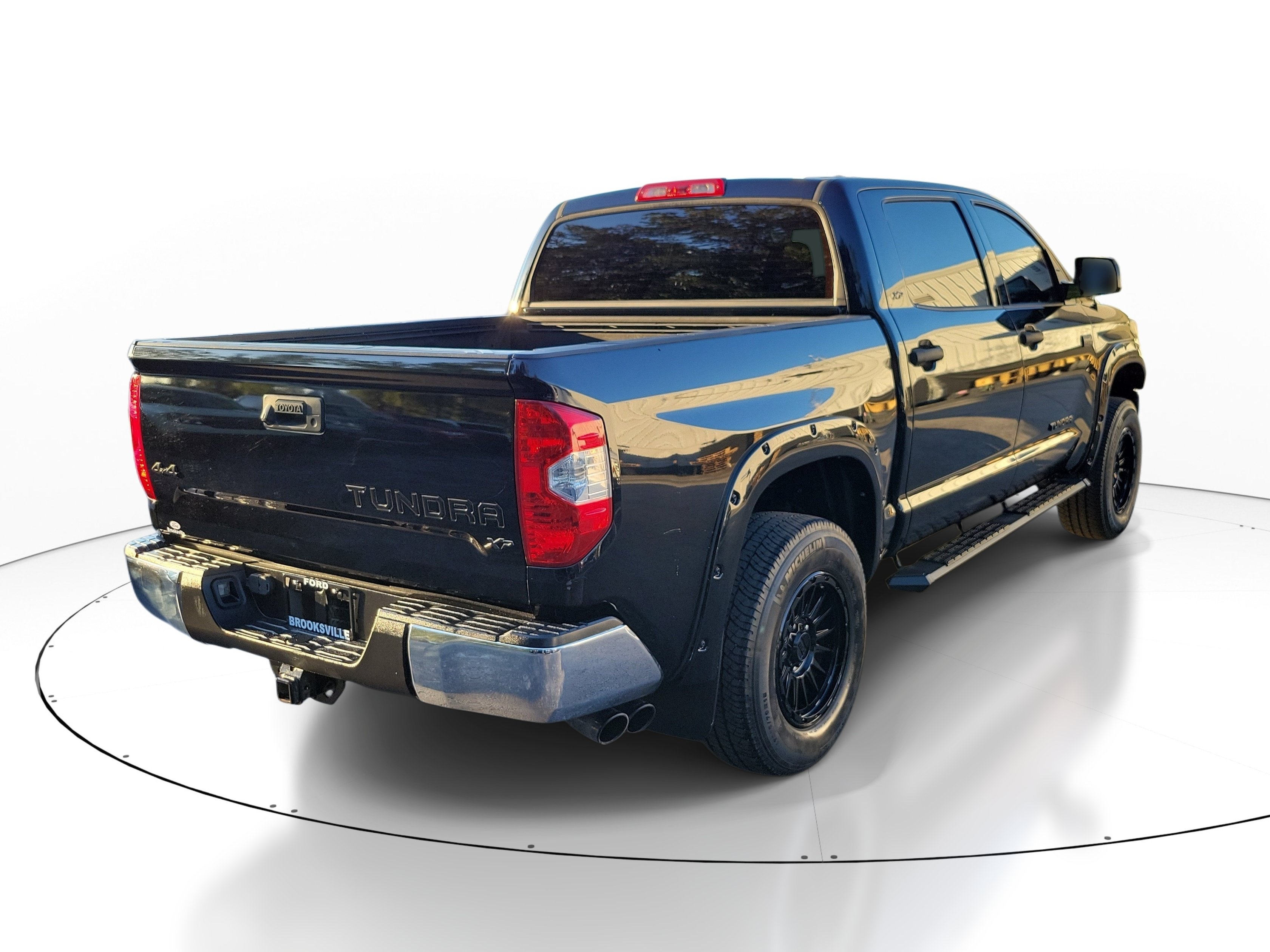 Used 2018 Toyota Tundra SR5 w/ SR5 Upgrade Package AWD/4WD image 2