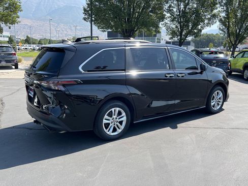 Used 2023 Toyota Sienna XLE Woodland Edition AWD/4WD image 7