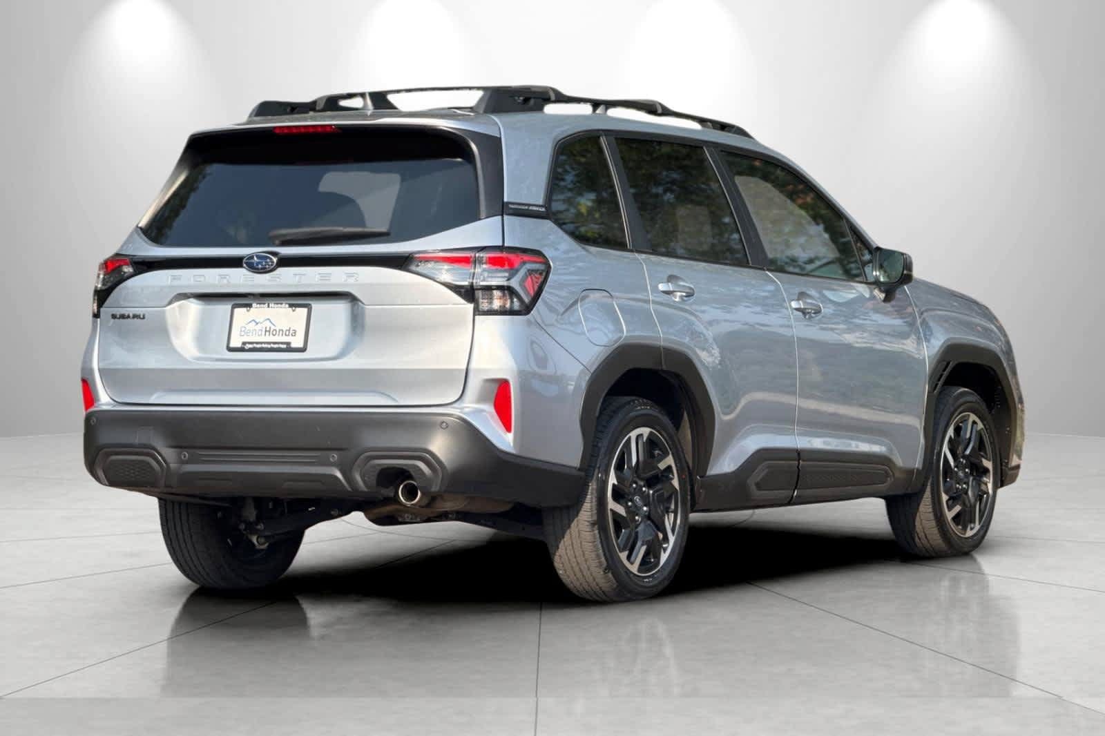 Used 2025 Subaru Forester Limited AWD/4WD image 2