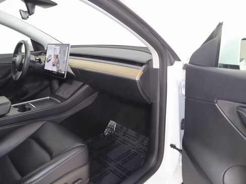 Used 2021 Tesla Model Y Long Range image 43