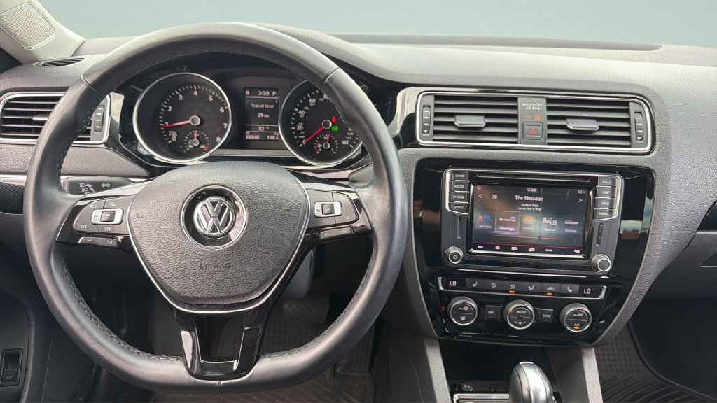 Used 2017 Volkswagen Jetta SEL FWD image 18