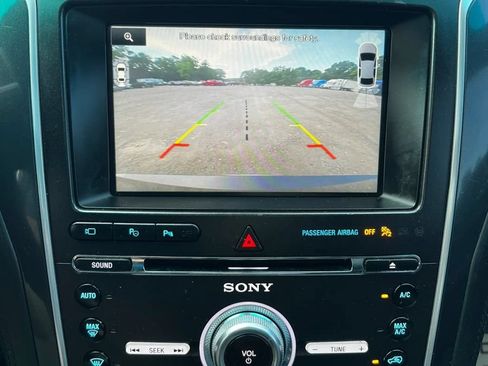 Used 2016 Ford Explorer Platinum AWD/4WD image 21