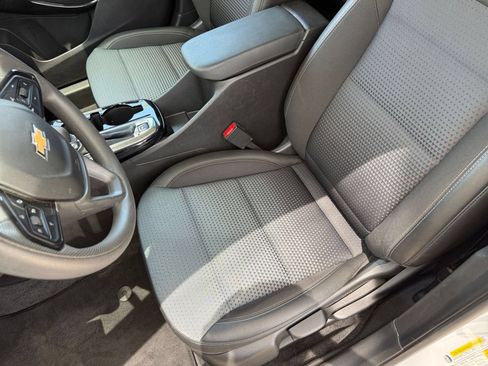 Used 2025 Chevrolet Trax LT FWD image 36