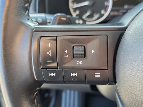 Used 2025 Nissan Pathfinder SV FWD image 27