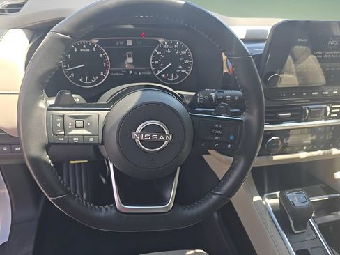 Used 2024 Nissan Pathfinder SL w/ Black Appearance Package AWD/4WD image 6