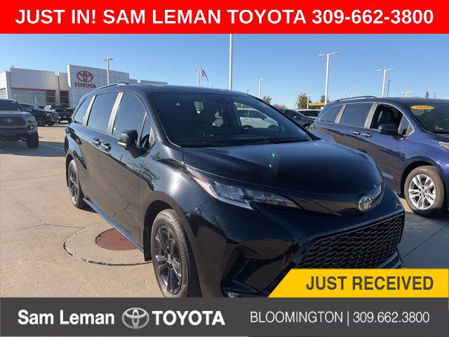 Used 2025 Toyota Sienna XSE AWD/4WD image 1