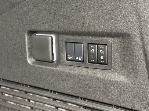 New 2026 GMC Yukon XL Elevation image 18