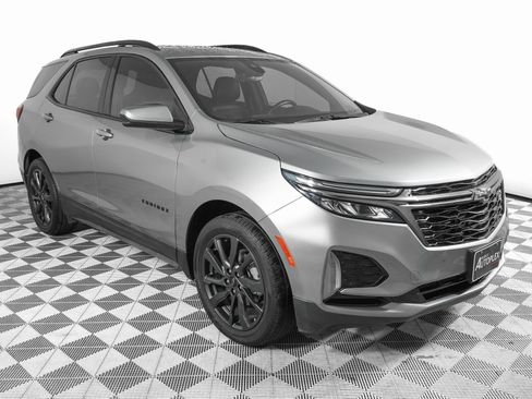 Used 2023 Chevrolet Equinox RS image 3
