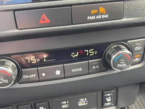 Used 2022 Nissan Frontier PRO-4X w/ Pro-4X Premium Package image 17