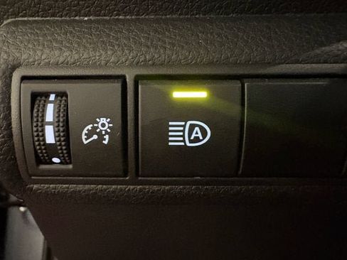 Used 2025 Toyota Corolla SE FWD image 6