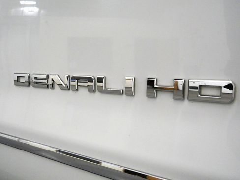 Used 2017 GMC Sierra 2500 Denali w/ Duramax Plus Package image 11