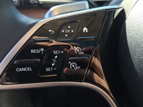 Used 2024 Mercedes-Benz GLE 350 4MATIC image 24