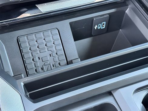 Used 2023 Ford F250 Lariat w/ Chrome Package image 39