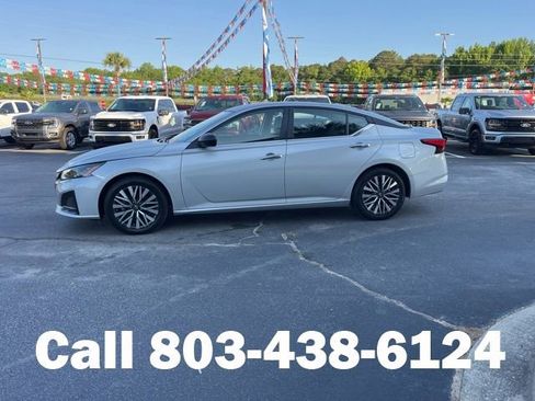 Used 2024 Nissan Altima 2.5 SV FWD image 35