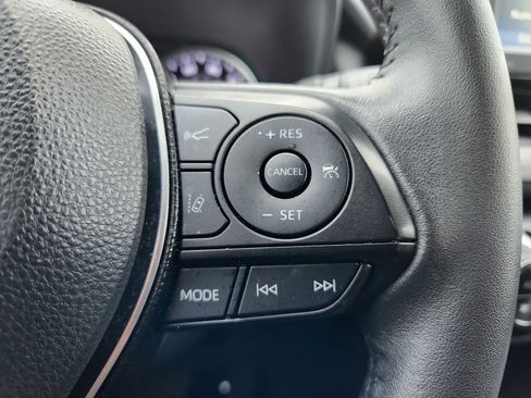 Used 2021 Toyota RAV4 XLE Premium image 14