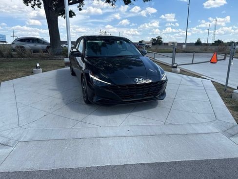 Used 2023 Hyundai Elantra SEL w/ Convenience Package FWD image 13