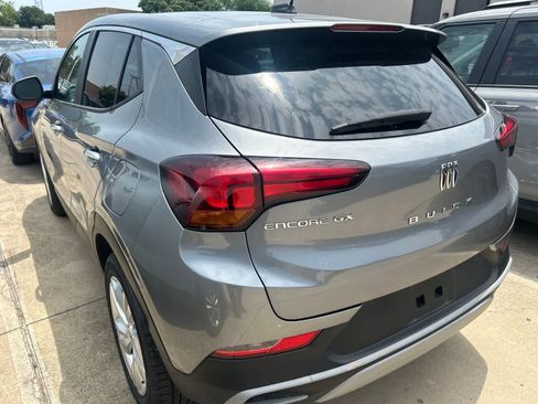 Used 2025 Buick Encore GX Preferred FWD image 2