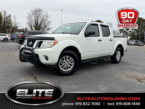 Used 2019 Nissan Frontier SV image 1