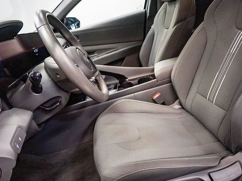 Used 2025 Hyundai Elantra SEL image 18
