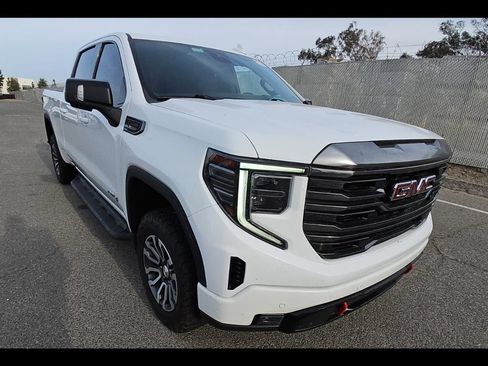 Used 2022 GMC Sierra 1500 AT4 w/ Technology Package AWD/4WD image 2