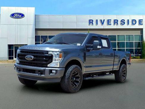 Used 2022 Ford F250 XLT w/ Black Appearance Package AWD/4WD image 3