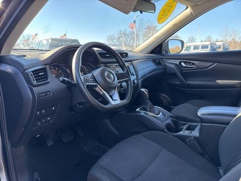 Used 2020 Nissan Rogue SV image 9