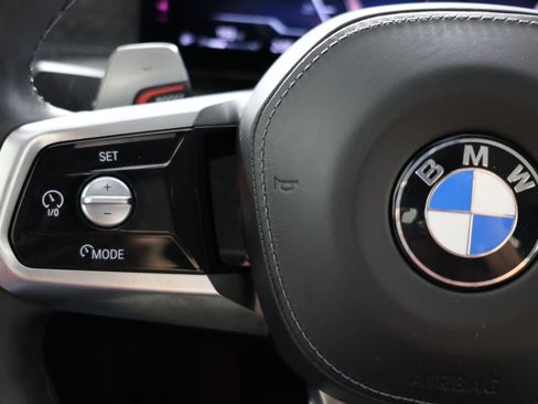 Used 2023 BMW 760i xDrive image 25