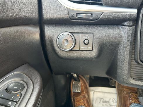 Used 2017 Chevrolet Traverse LT image 29