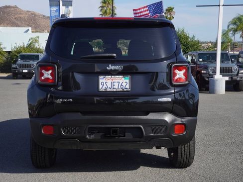 Used 2017 Jeep Renegade Latitude AWD/4WD image 5