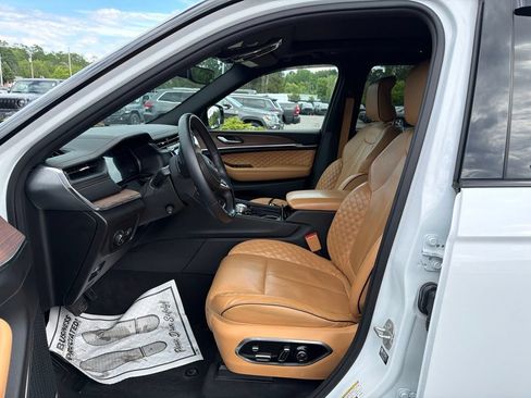 Used 2024 Jeep Grand Cherokee Summit AWD/4WD image 15