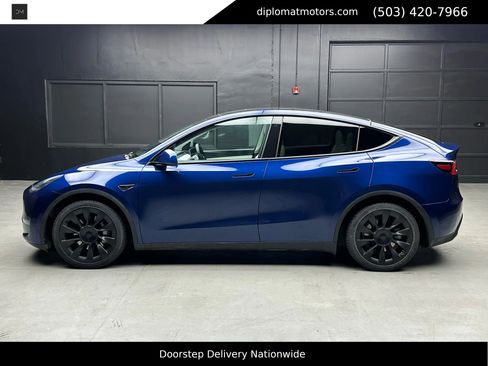 Used 2020 Tesla Model Y Long Range image 3