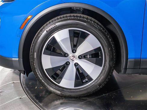 Used 2026 Porsche Macan Electric RWD image 11