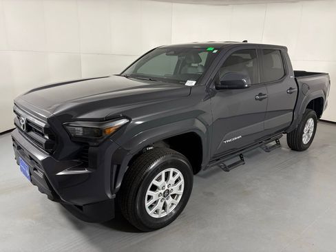 Used 2025 Toyota Tacoma SR5 image 4