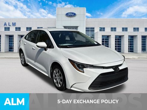 Used 2024 Toyota Corolla LE image 3