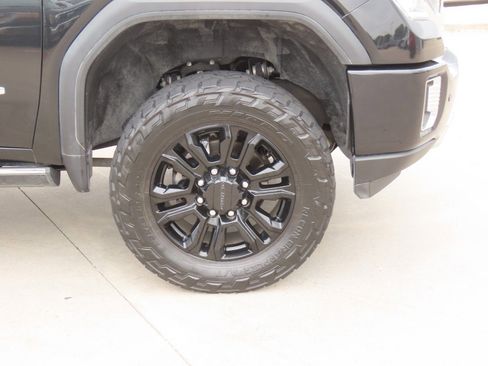 Used 2023 GMC Sierra 2500 Denali w/ Denali Black Diamond Edition AWD/4WD image 7