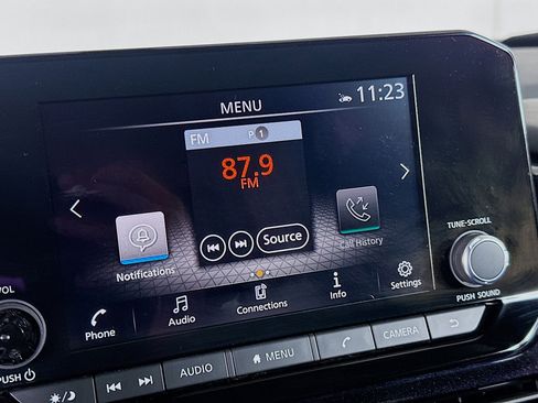 Used 2025 Nissan Pathfinder SV FWD image 21